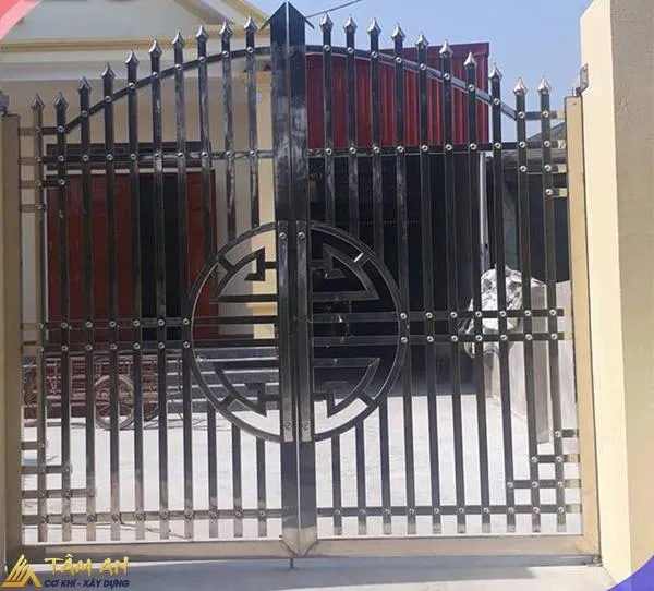 Mẫu cổng inox 2 cánh chữ thọ