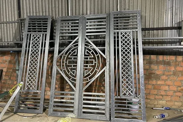 Mẫu cổng sắt 2 cánh chữ Thọ