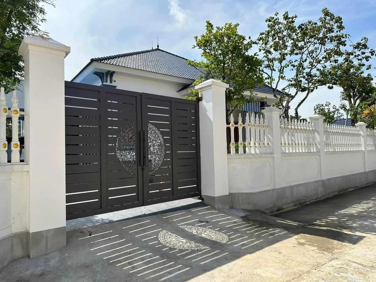 Mẫu cổng sắt hộp 4 cánh tính thẩm mỹ cao