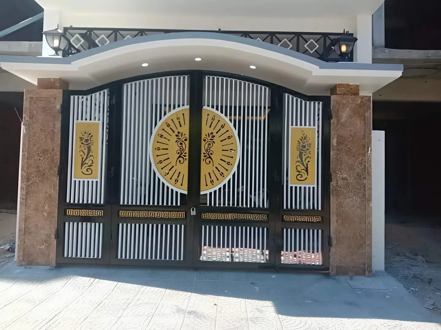 Mẫu cổng sắt hộp 4 cánh đẹp, tinh tế