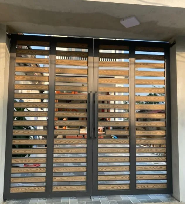Mẫu cổng giả gỗ đẹp