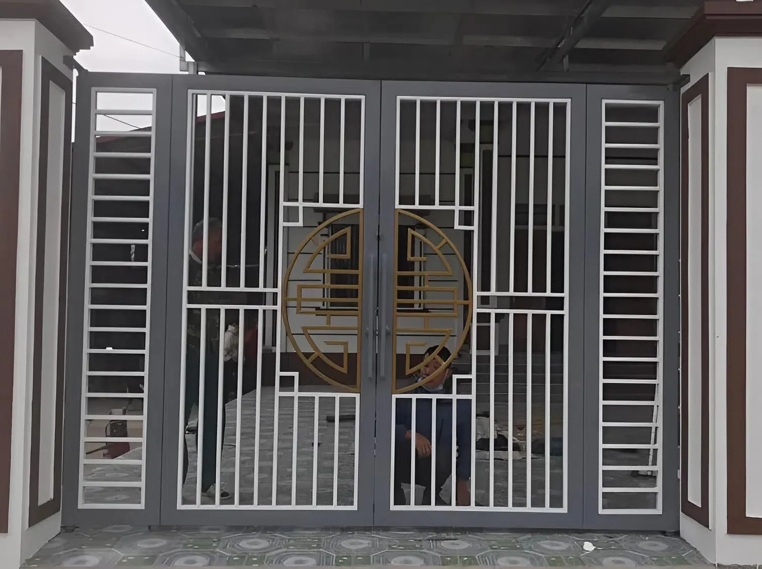 Mẫu cổng sắt hộp 4 cánh giá tốt