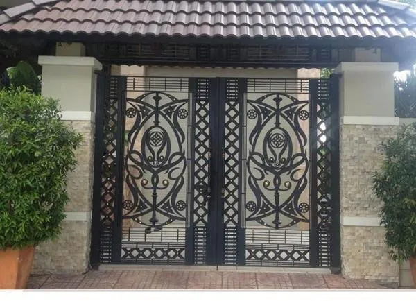 Mẫu cổng sắt nghệ thuật cắt CNC với hoa văn phức tạp
