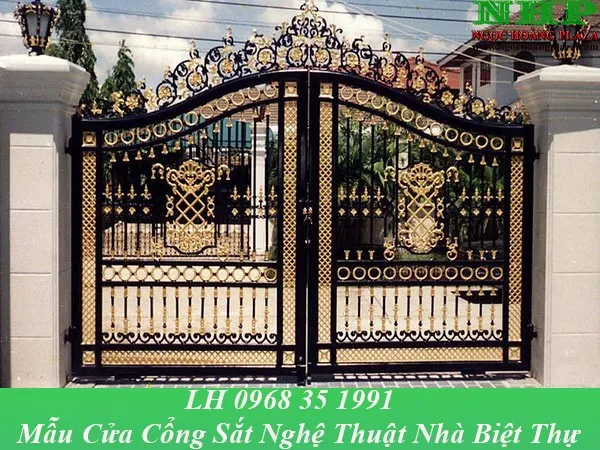Mẫu cổng sắt nghệ thuật nhà biệt thự sơn màu đồng