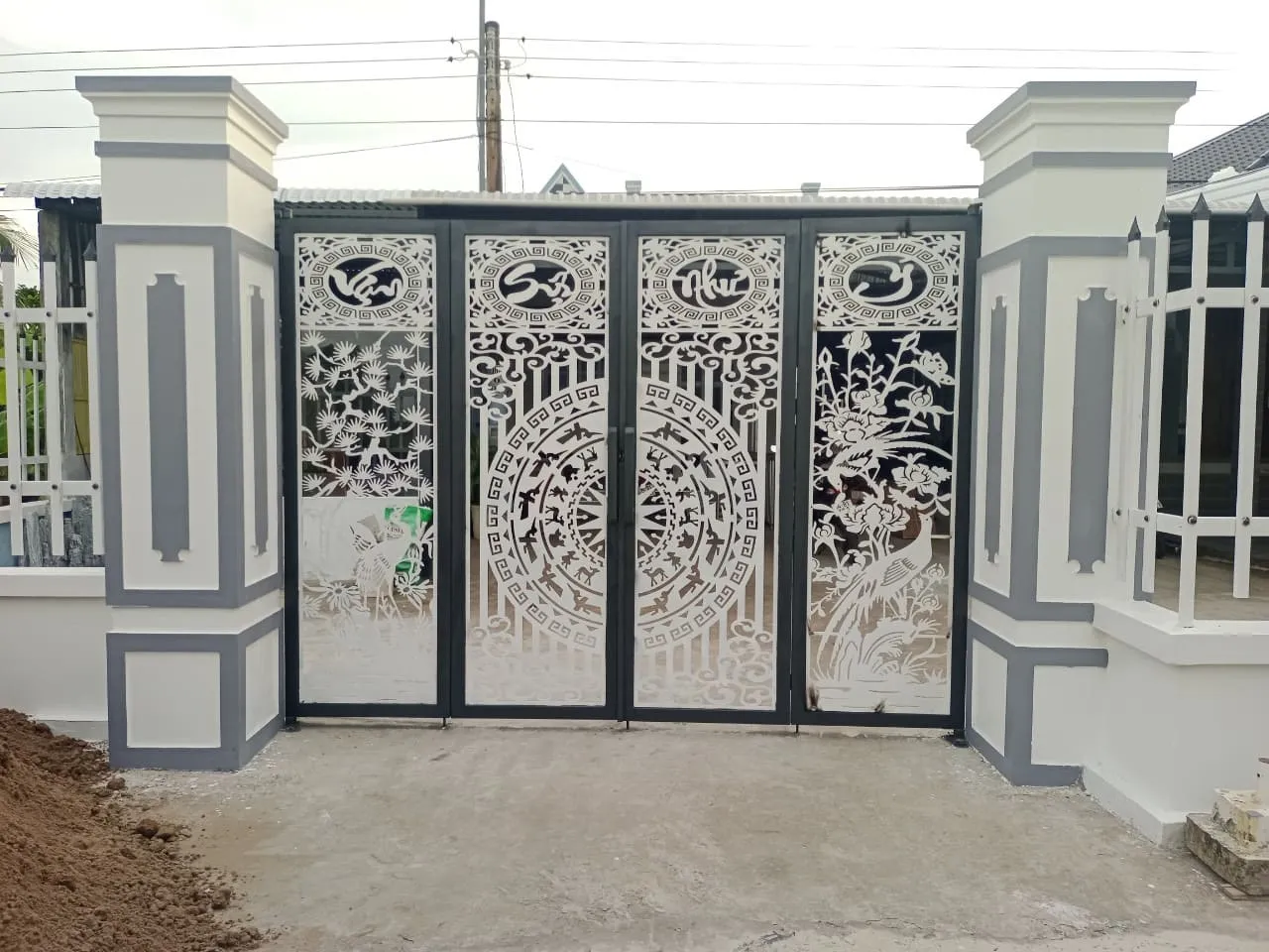 Mẫu cửa cổng 4 cánh sắt đẹp hiện đại