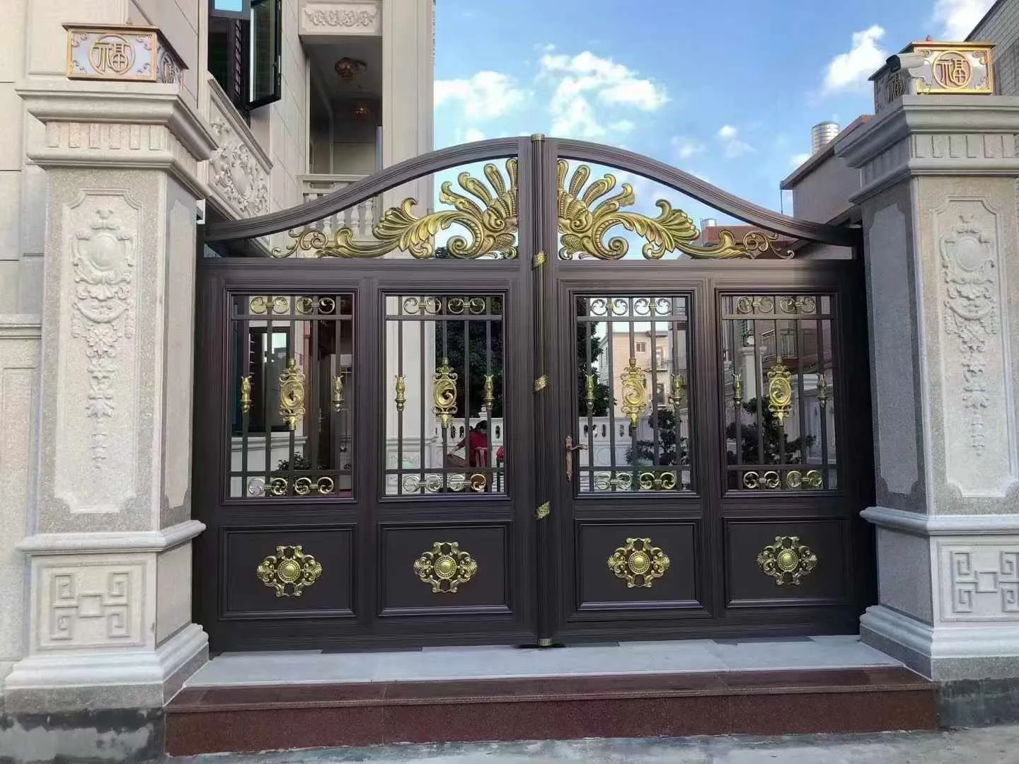 Mẫu cửa cổng 4 cánh sắt mỹ thuật