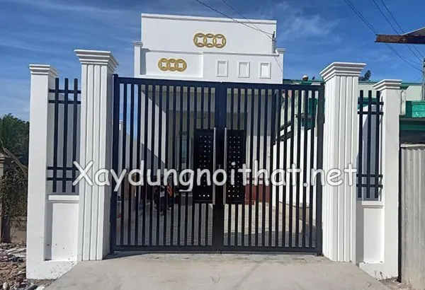 Mẫu cửa cổng sắt 2 cánh đẹp nhà phố