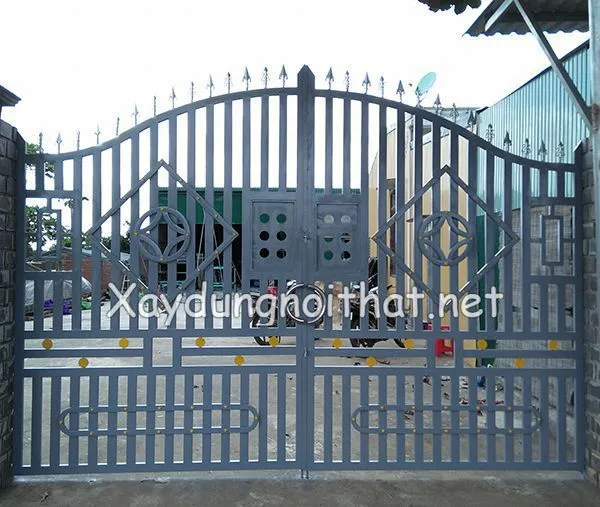 Mẫu cửa cổng sắt hộp đơn giản tại vùng quê
