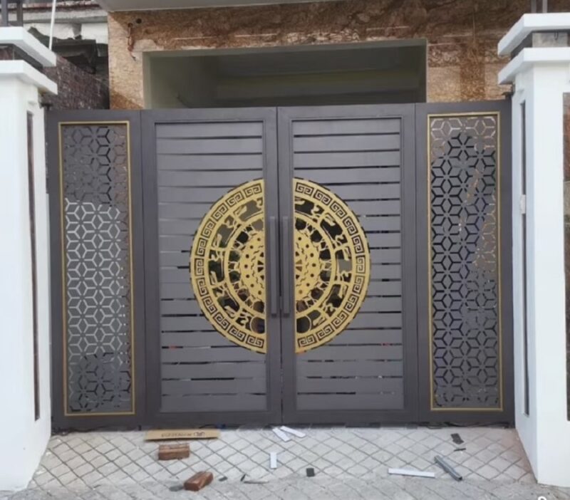 Cửa Cổng Sắt 4 Cánh: Báo Giá Chi Tiết & Lựa Chọn Tối Ưu Tại TPHCM