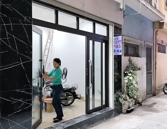 Cửa Kính Khung Sắt: Lựa Chọn Tối Ưu Cho Không Gian Hiện Đại