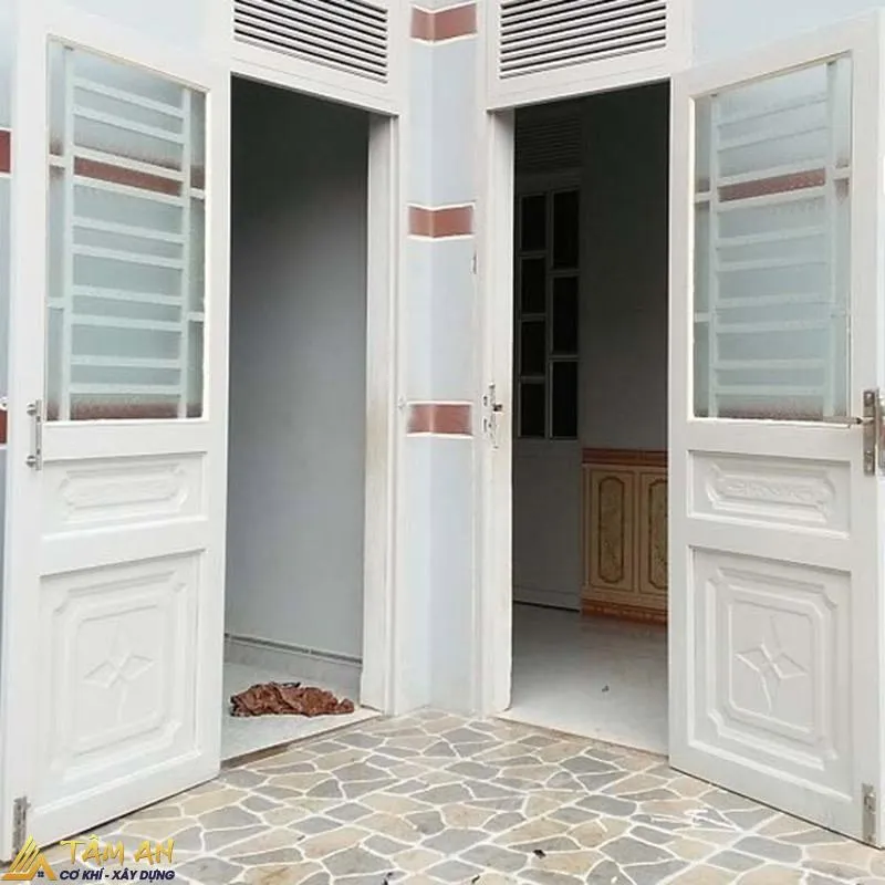 Cửa sắt 1 cánh màu trắng cho phòng trọ