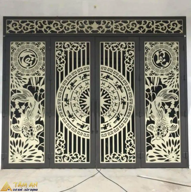 Thiết kế hoa văn ấn tượng trên cổng sắt giúp không gian nhà ở sang trọng hơn