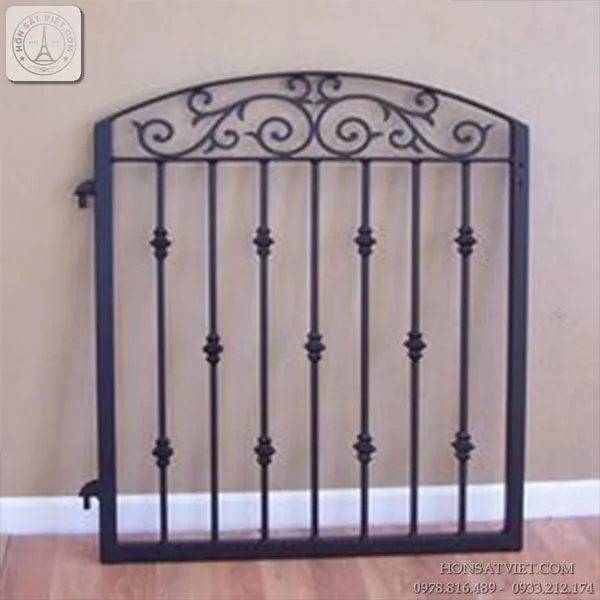 Hoa sắt cửa sổ đơn giản kết hợp phụ kiện trang trí đơn giản