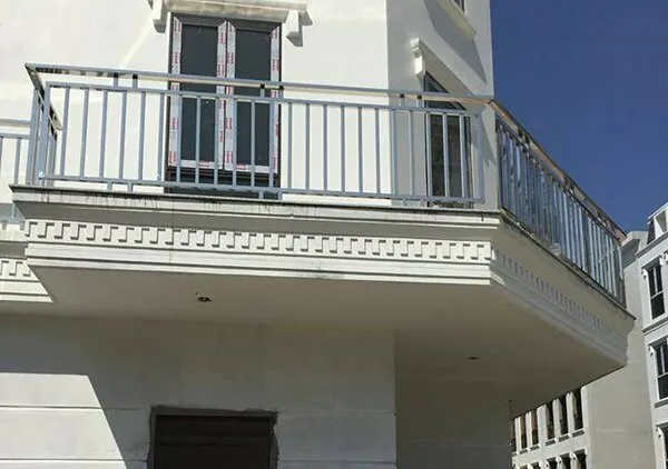 mau lan can inox ban cong 17