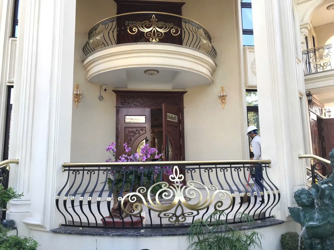 Lan can ban công sắt đẹp, phù hợp nhiều không gian