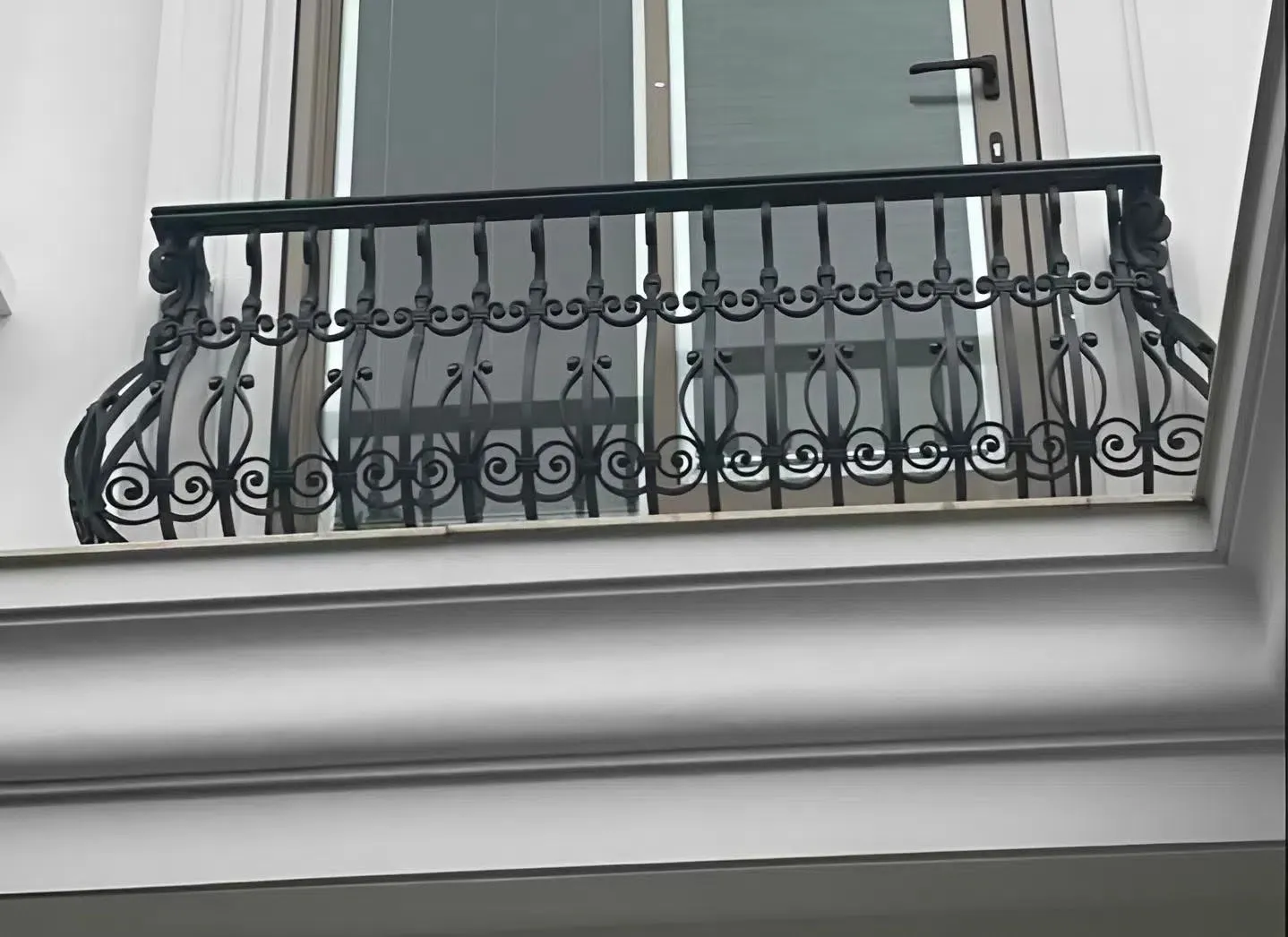 Lan can sắt ban công thi công nhanh, bền vững theo thời gian