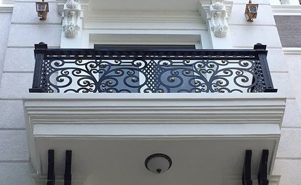 Mẫu lan can sắt ban công thiết kế chắc chắn, an toàn tuyệt đối