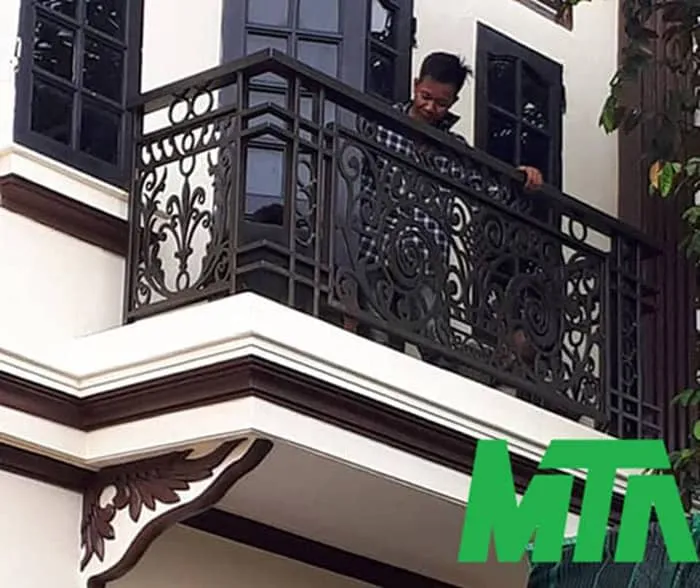 Mẫu lan can sắt hộp chi tiết hoa văn nghệ thuật CNC hiện đại