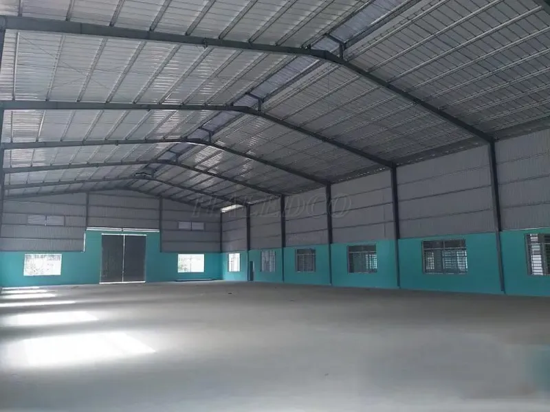 mau-nha-xuong-300m2-khung-thep-tien-che