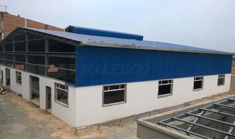 mau-nha-xuong-300m2-nhieu-cua-so