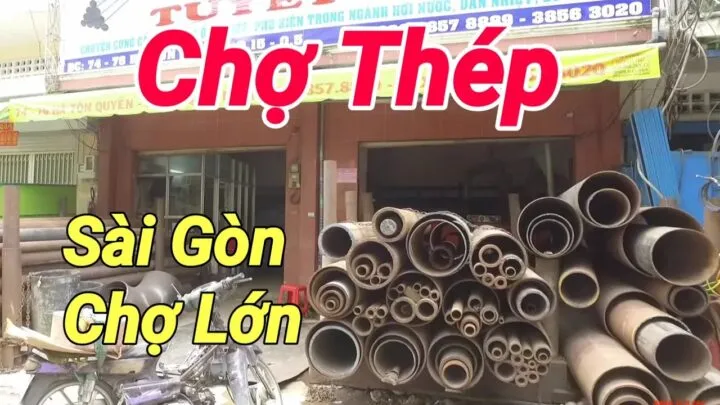 Toàn cảnh một góc Chợ Sắt Hà Tôn Quyền tấp nập người mua bán, nơi tập trung nhiều mặt hàng kim khí, dụng cụ cơ khí ở 165/17 Tân Thành, Quận 5, TPHCM.