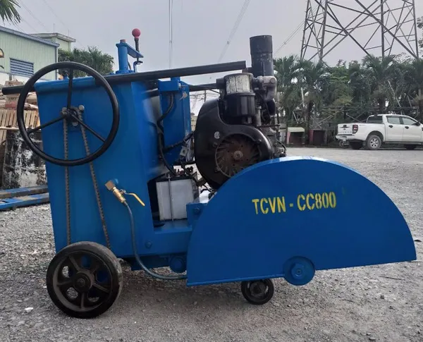 Máy cắt bê tông 300mm chạy dầu Diesel cung cấp sức mạnh vượt trội cho mọi công trình