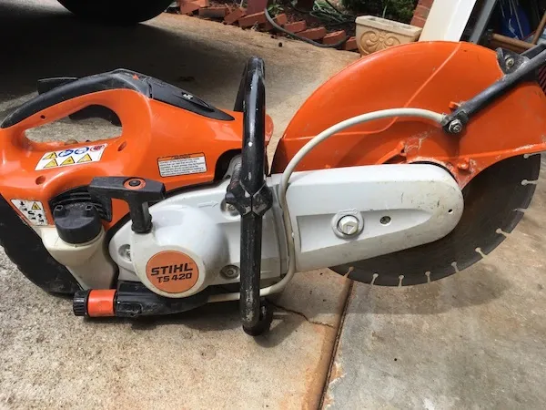 Máy cắt bê tông cầm tay cũ giá rẻ