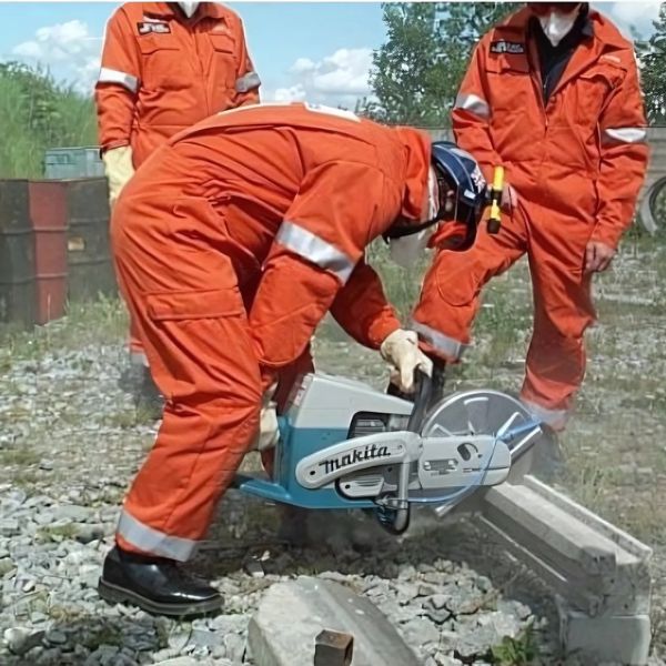 Máy Cắt Bê Tông Chạy Xăng Makita DPC6431: Chi Tiết Kỹ Thuật Và Lợi Ích Vượt Trội