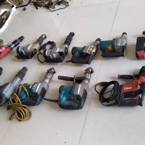 Các dòng máy khoan bê tông cầm tay cũ giá rẻ trưng bày tại Đà Nẵng