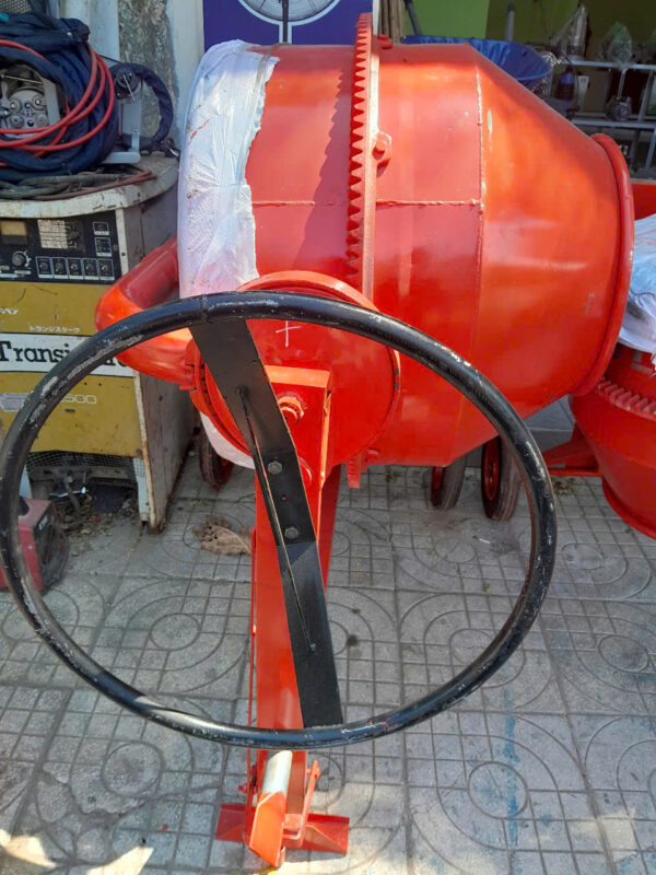 Máy Trộn Bê Tông Mini: Giải Pháp Nhỏ Gọn Cho Mọi Công Trình Gia Đình