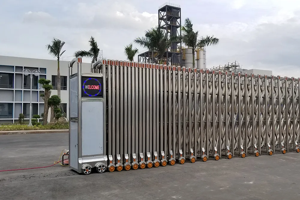 Cổng xếp inox MS 16 với thiết kế hiện đại, sử dụng inox 304 cho độ bền cao