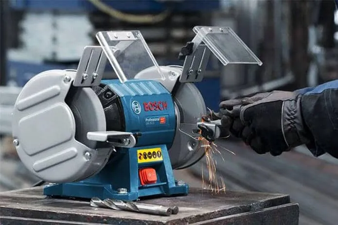 mũi khoan tiếp xúc với đá mài