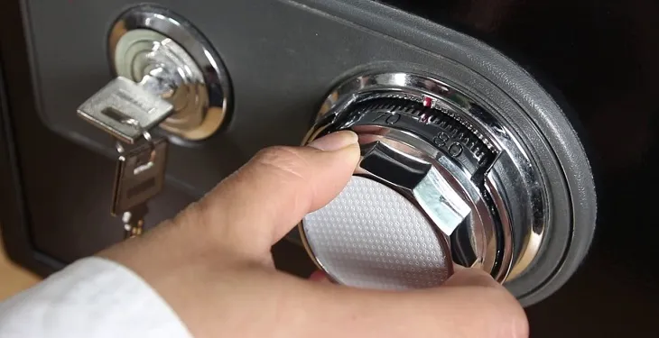 Két sắt khóa cơ đổi mã