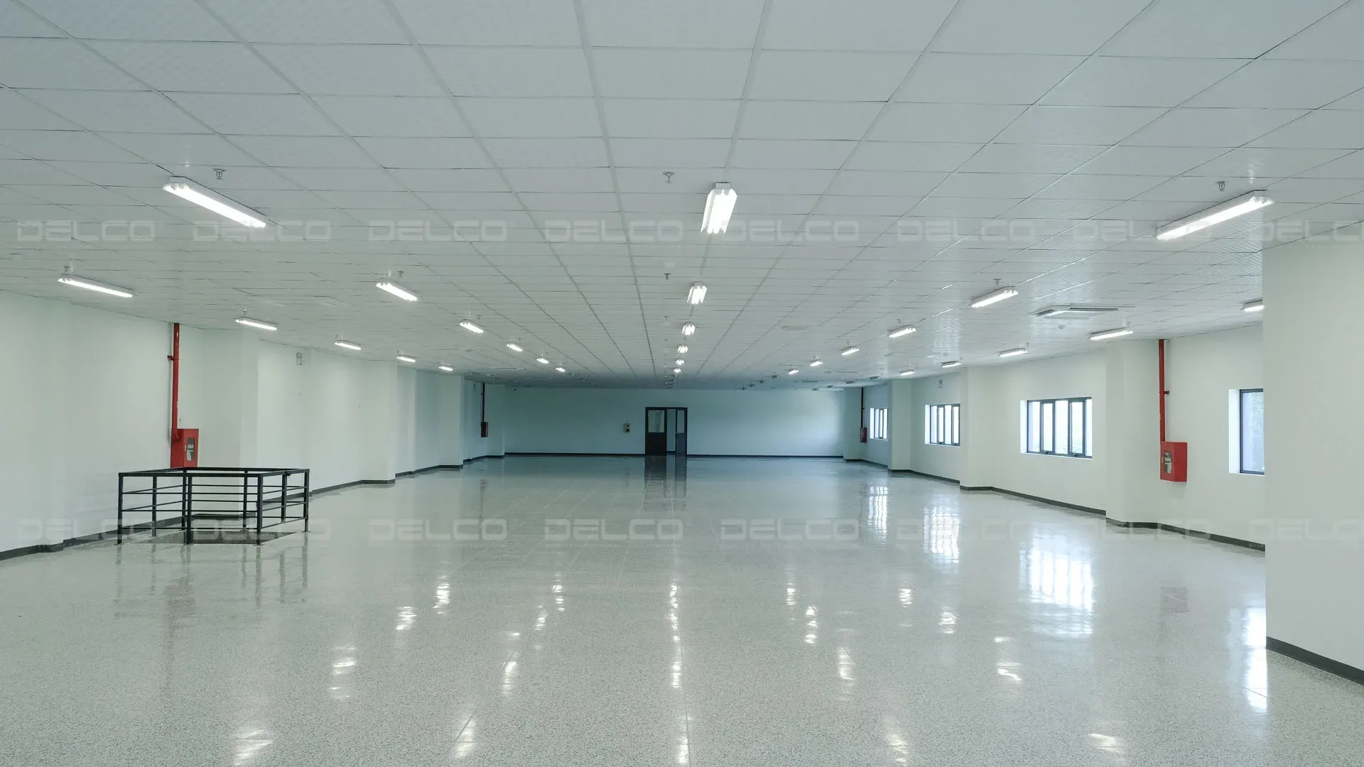 Thi công nền vinyl chống tĩnh điện tại Nhà máy sản xuất sạc pin điện thoại HAEM VINA