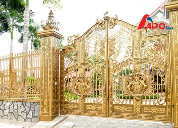 Quy trình sơn cửa sắt màu vàng kem cần sự tỉ mỉ