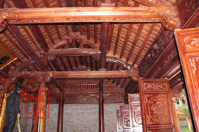 Nhà gỗ lim 3 gian có cột bằng bê tông