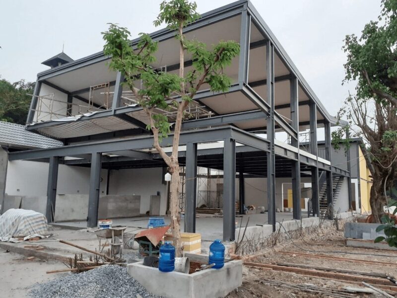 Nhà Khung Sắt Lợp Mái Tôn: Hướng Dẫn Chi Tiết Từ A-Z Cho Công Trình Công Nghiệp