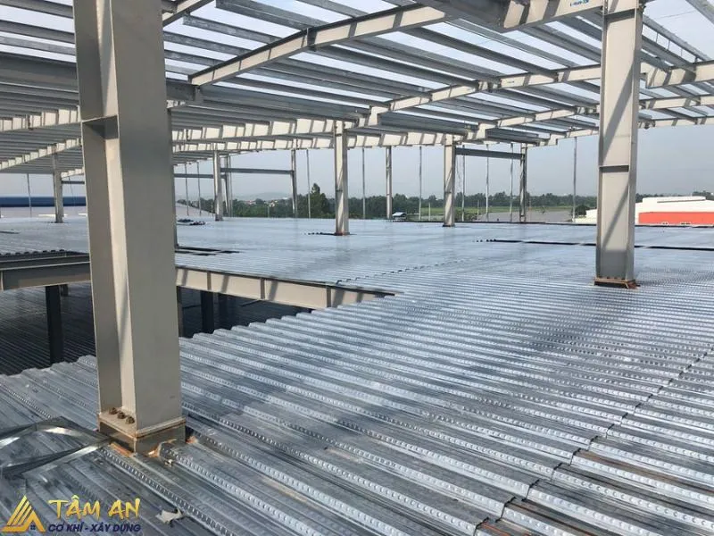 Nhà khung thép sàn deck