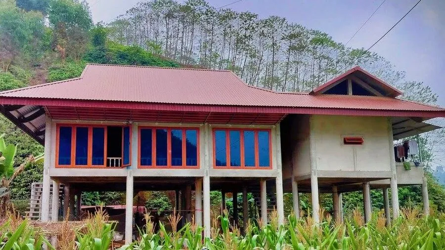 Nhà sàn bê tông 1 gian 2 chái đơn giản, thiết kế thanh lịch