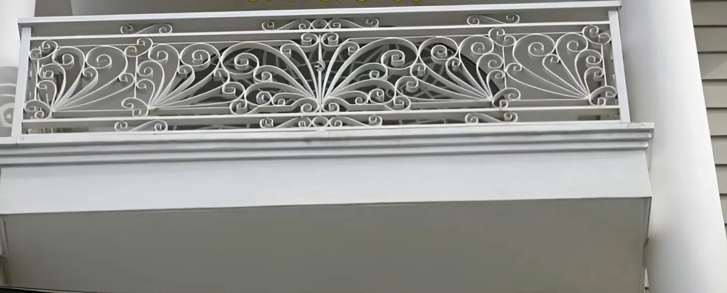 Phân loại lan can sắt ban công theo kiểu dáng