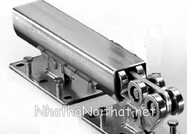 Phụ kiện ray cổng sắt lùa