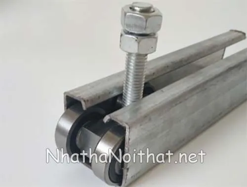 Phụ kiện cửa cổng sắt lùa