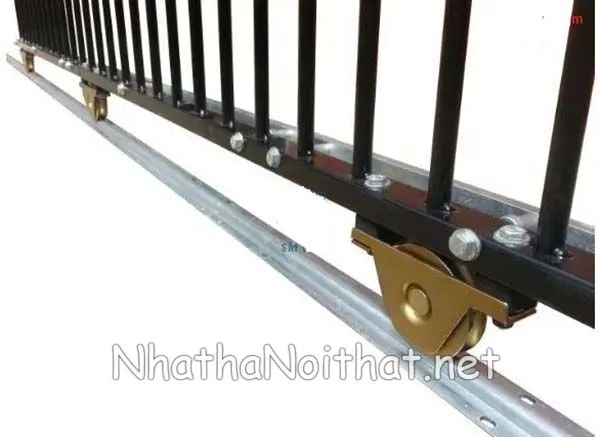 Cổng sắt lùa trượt trên ray