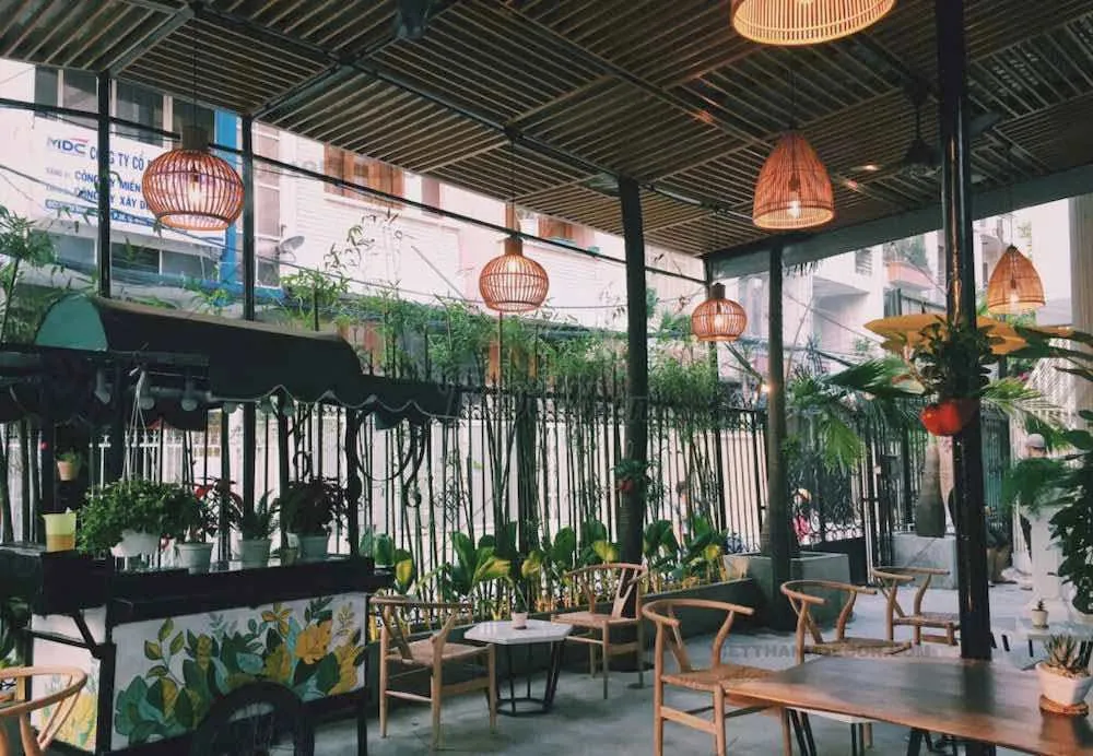 Báo giá xây quán cafe khung thép với không gian mở rộng rãi, thoáng mát