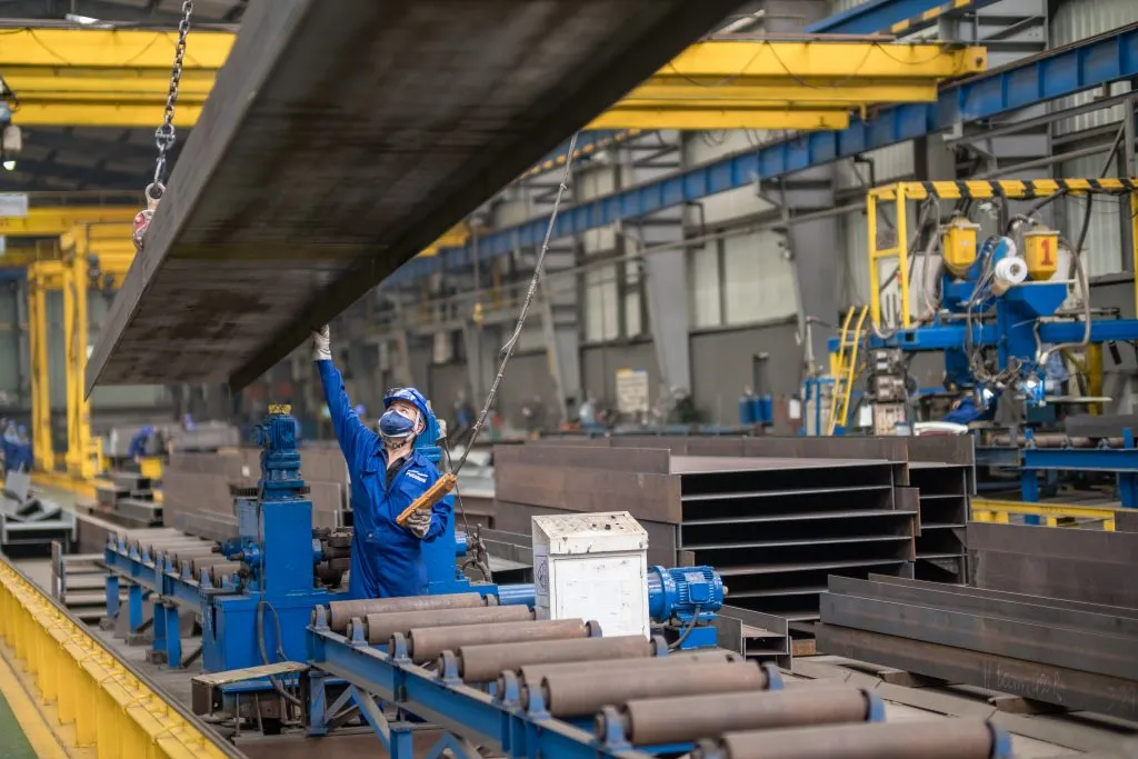 Hệ thống mái tôn và mương xối cần được kiểm tra, làm sạch định kỳ để tránh tắc nghẽn và rò rỉ