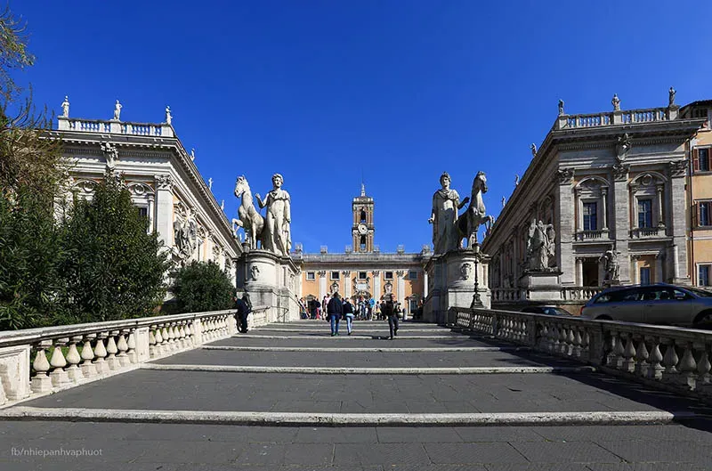 Quảng trường Venezia ở Rome, một công trình hậu kỳ hùng vĩ mang âm hưởng kiến trúc La Mã cổ đại