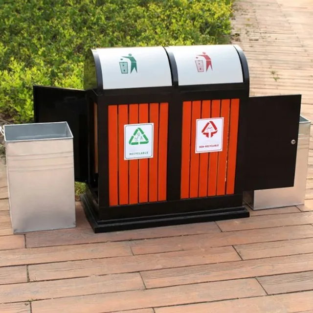 Thùng rác inox 2 ngăn tại khu vực công cộng