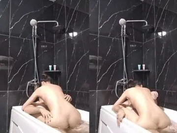 Tắm bồn với em nhân viên masage