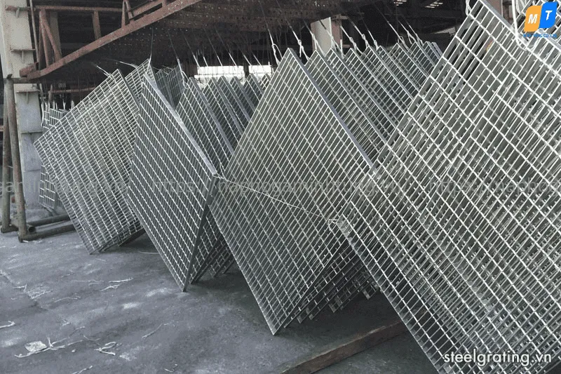 Tấm sàn grating