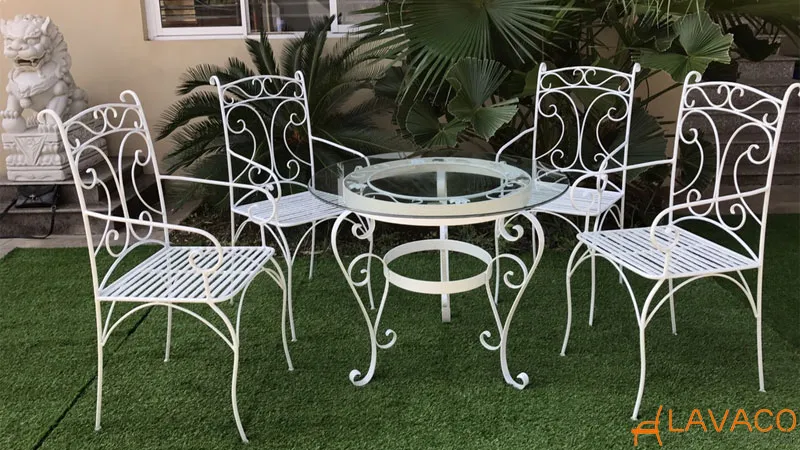 Bộ bàn ghế sắt mỹ thuật uốn lượn phong cách cổ điển